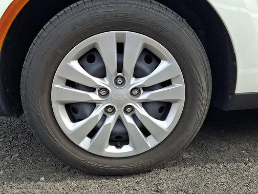 Snow White Pearl 2023 Kia Soul LX