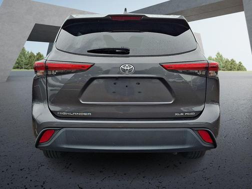 Magnetic Gray Metallic 2022 Toyota Highlander XLE