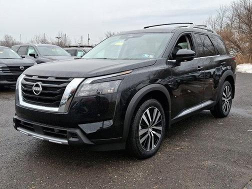 2025 Nissan Pathfinder Platinum 4WD
