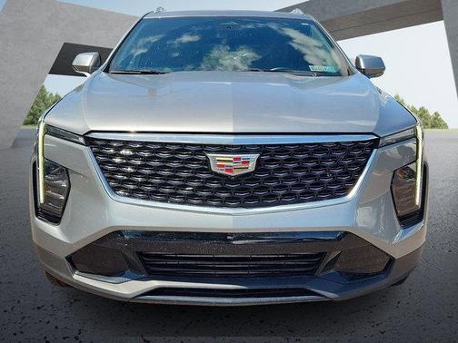 Argent Silver Metallic 2025 Cadillac XT4 Premium Luxury