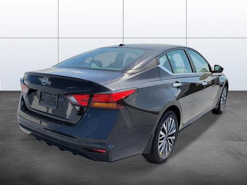 Super Black 2026 Nissan Altima SV FWD
