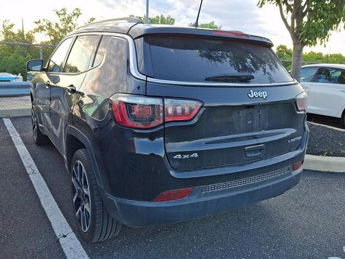 Diamond Black Crystal Pearlcoat 2018 Jeep Compass Limited