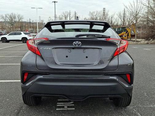 2022 Toyota C-HR XLE