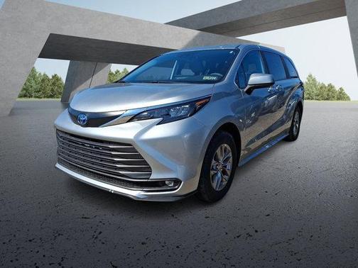 2025 Toyota Sienna XLE