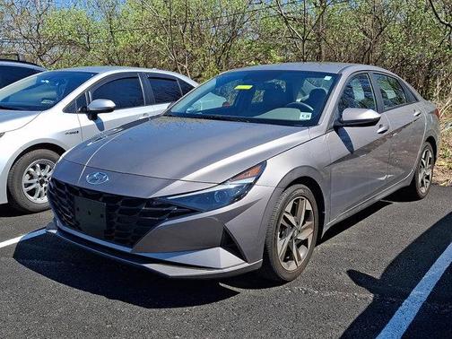 Fluid Metal 2023 Hyundai ELANTRA SEL