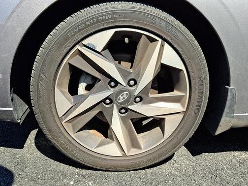 Fluid Metal 2023 Hyundai ELANTRA SEL