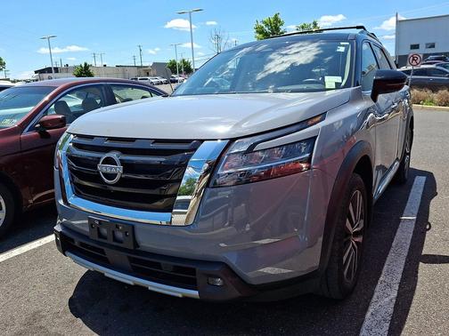 Solid Gray/Super Black 2022 Nissan Pathfinder Platinum 4WD
