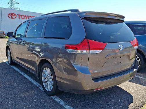 Predawn Gray Mica 2014 Toyota Sienna XLE