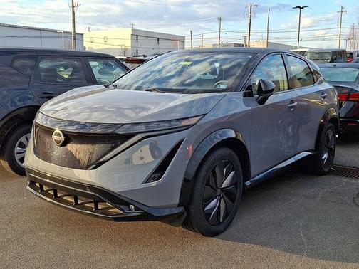 Boulder Gray Pearl/Black Diamond Pearl 2024 Nissan ARIYA EVOLVE+