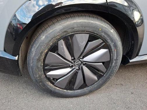 Boulder Gray Pearl/Black Diamond Pearl 2024 Nissan ARIYA EVOLVE+