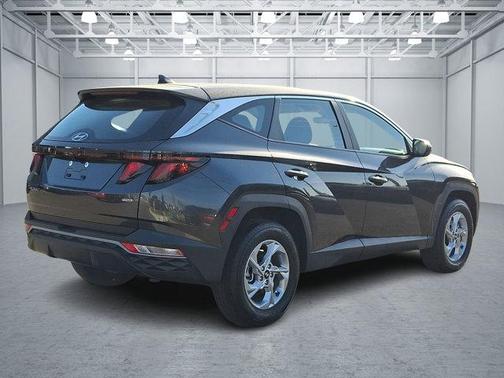 2023 Hyundai TUCSON SE