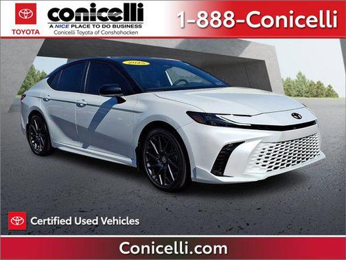 Wind Chill Pearl/Midnight Black Metallic 2025 Toyota Camry XSE