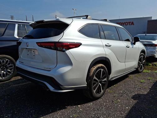 Wind Chill Pearl 2022 Toyota Highlander XSE