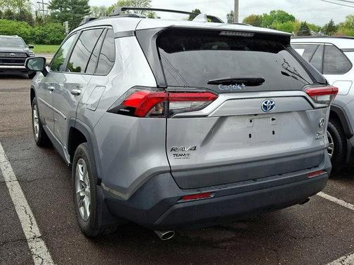 Super White 2019 Toyota RAV4 Hybrid XLE
