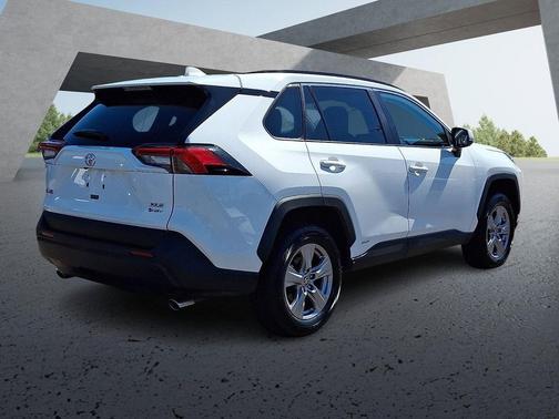 Ice Cap 2025 Toyota RAV4 Hybrid XLE