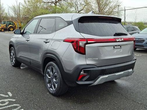 Steel Gray 2024 Kia Seltos LX