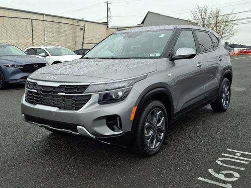 Steel Gray 2024 Kia Seltos LX