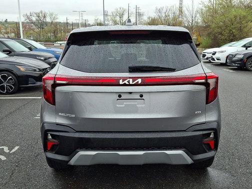 Steel Gray 2024 Kia Seltos LX