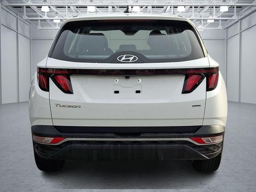 White Pearl 2024 Hyundai TUCSON SE