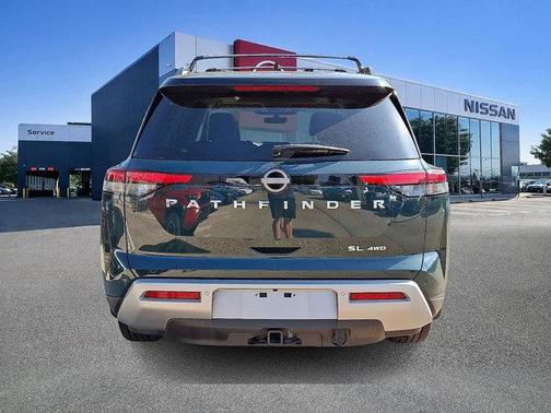 2023 Nissan Pathfinder SL 4WD