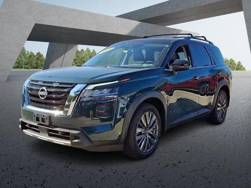 2023 Nissan Pathfinder SL 4WD