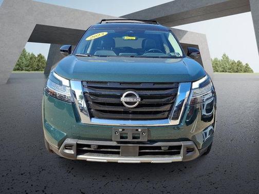 2023 Nissan Pathfinder SL 4WD