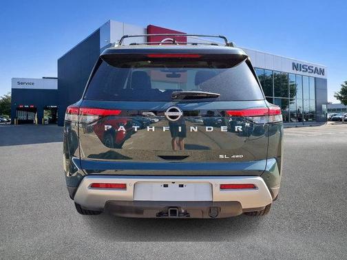 2023 Nissan Pathfinder SL 4WD