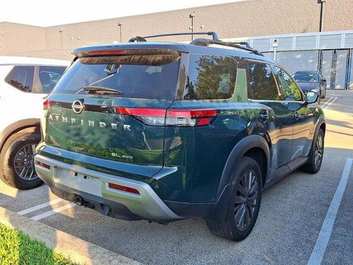 2023 Nissan Pathfinder SL 4WD