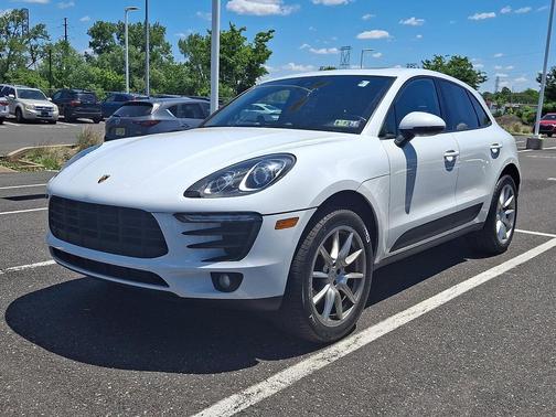 Carrara White Metallic 2017 Porsche Macan Macan S