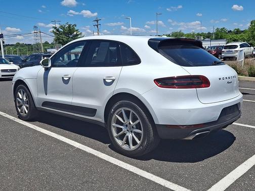 Carrara White Metallic 2017 Porsche Macan Macan S