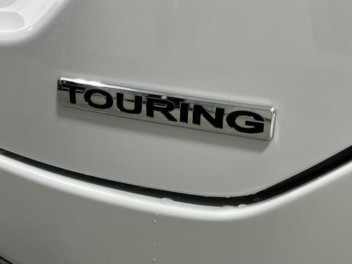 Platinum White Pearl 2026 Honda Pilot Touring 8-Passenger
