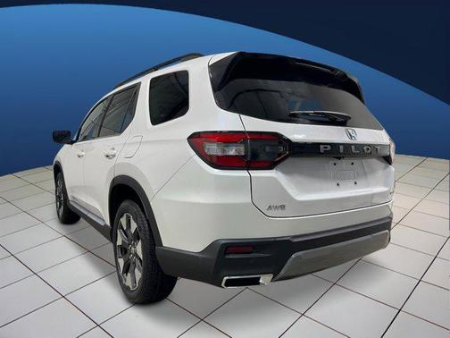 Platinum White Pearl 2026 Honda Pilot Touring 8-Passenger