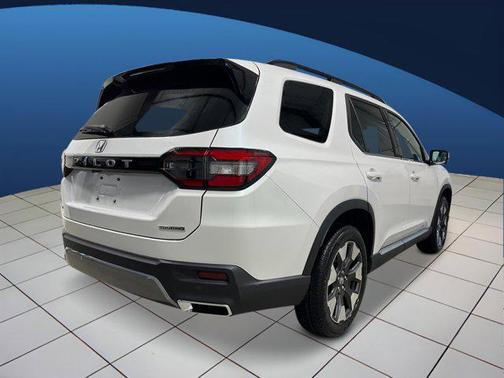 Platinum White Pearl 2026 Honda Pilot Touring 8-Passenger