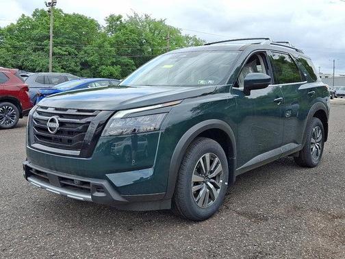 2025 Nissan Pathfinder SL 4WD