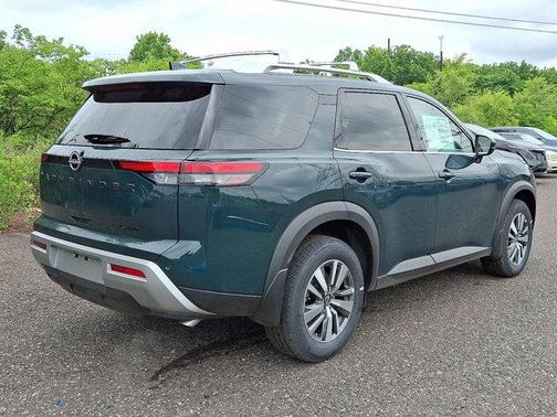 2025 Nissan Pathfinder SL 4WD