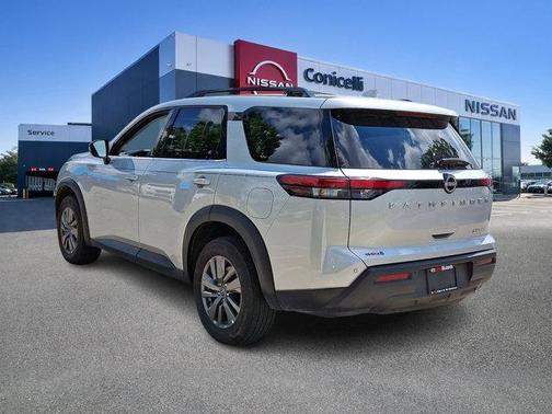 Brilliant Silver Metallic 2024 Nissan Pathfinder SV 4WD