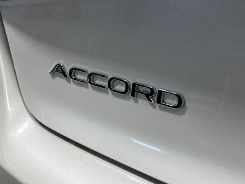 Platinum White Pearl 2026 Honda Accord SE