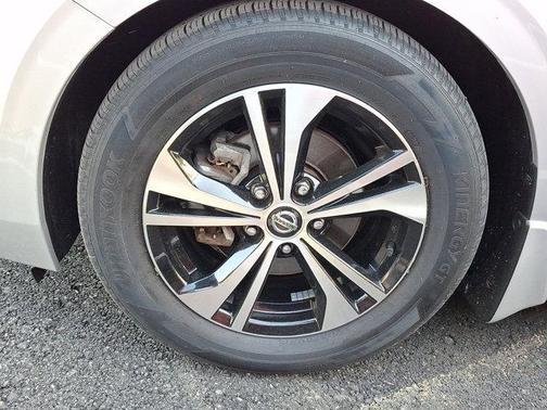 Brilliant Silver Metallic 2023 Nissan Sentra SV