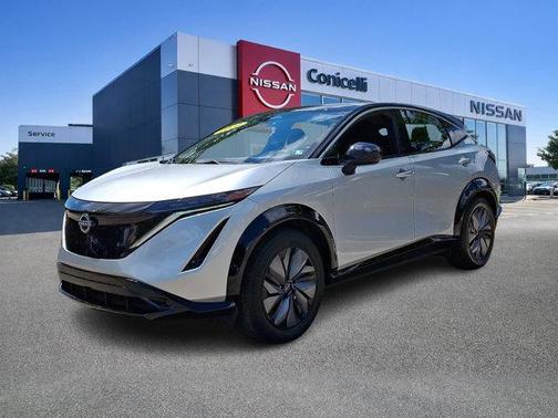 Brilliant Silver Metallic/Black Diamond Pearl 2023 Nissan ARIYA ENGAGE