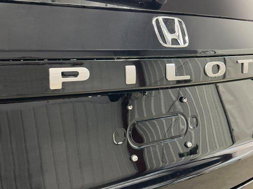 Crystal Black Pearl 2026 Honda Pilot EX-L