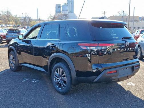 2025 Nissan Pathfinder S 4WD