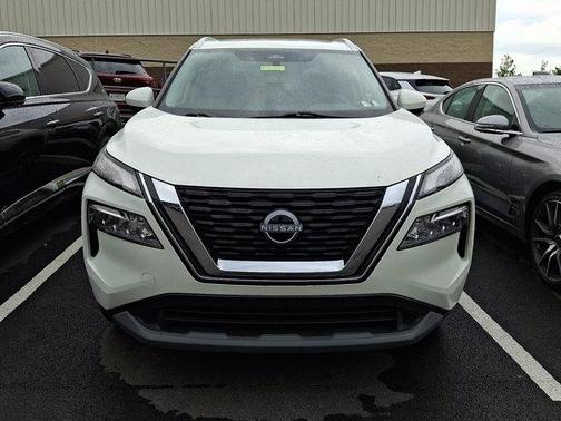 Pearl White Tricoat 2023 Nissan Rogue SV