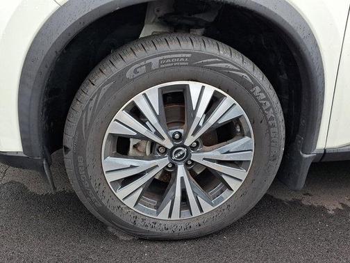 Pearl White Tricoat 2023 Nissan Rogue SV