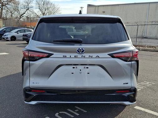 2025 Toyota Sienna XSE 7 Passenger