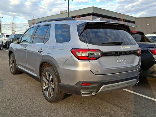 Lunar Silver Metallic 2023 Honda Pilot Touring 8-Passenger
