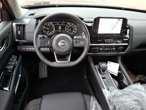 2025 Nissan Pathfinder SL 4WD