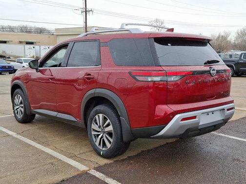2025 Nissan Pathfinder SL 4WD
