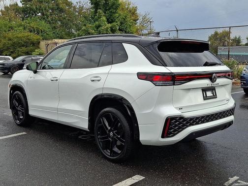 White 2025 Volkswagen Tiguan 2.0T SE R-Line Black 4MOTION