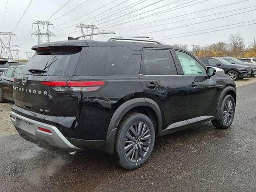 2025 Nissan Pathfinder SL
