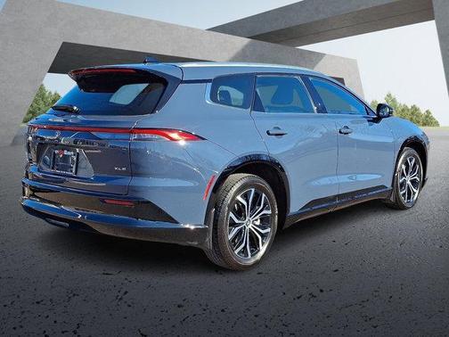 2025 Toyota Crown Signia XLE